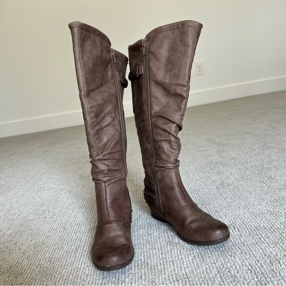 Like new knee high riding boots